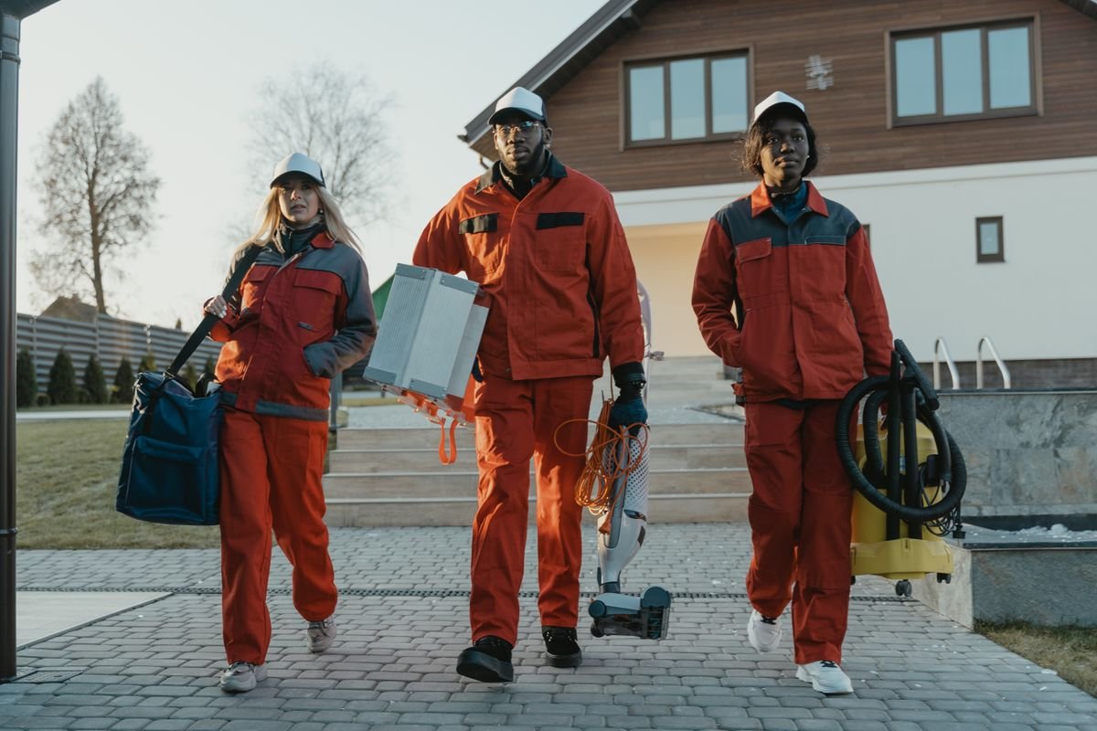 Equipo de control de plagas con equipamiento de protección